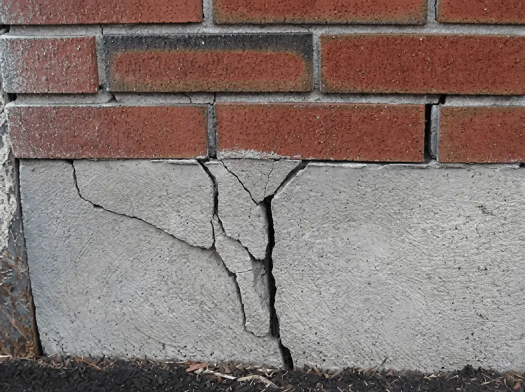 Concrete foundation with serious structural damage in Long Beach, CA